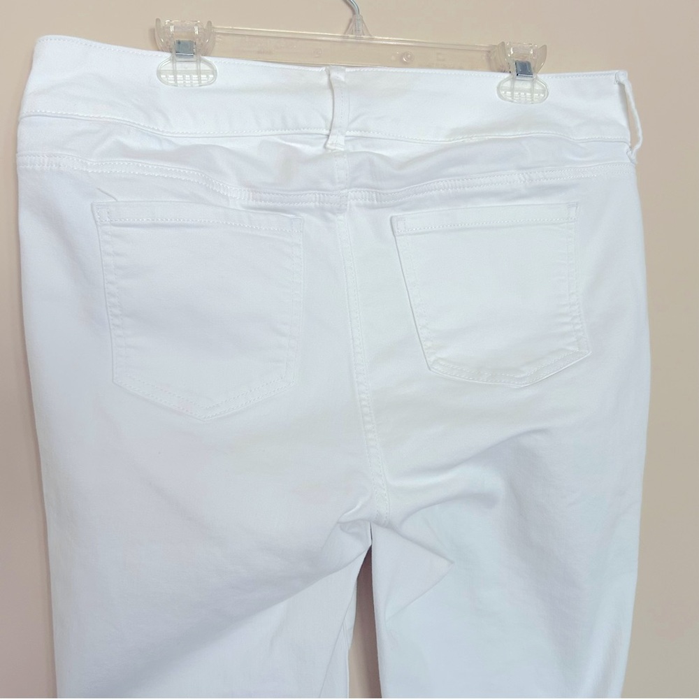 Torrid Feel The Fit 3-Button Women's White Super Soft Jeans Jegging - Picture 7 of 8